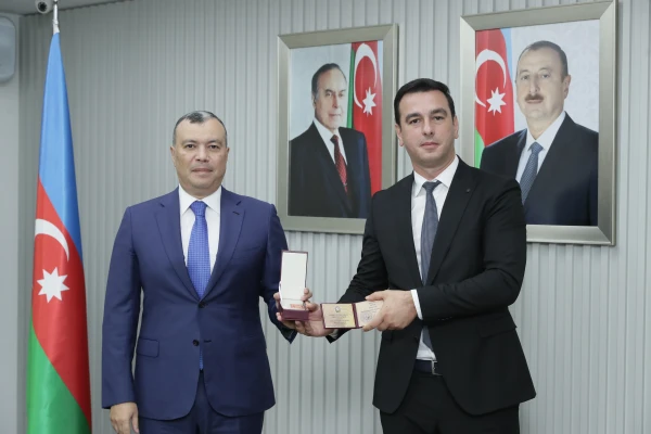 Nazirliyin təltif edilmiş əməkdaşlarına vəsiqələr və medallar təqdim olunub