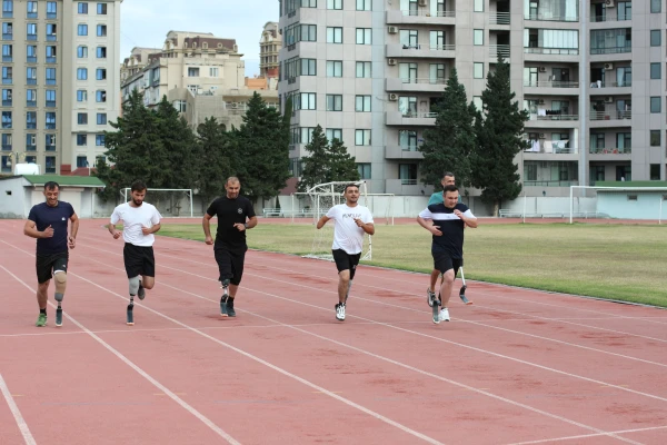 Running Tournament Organized for War Veterans Equipped with High-Tech Sports Prosthetics