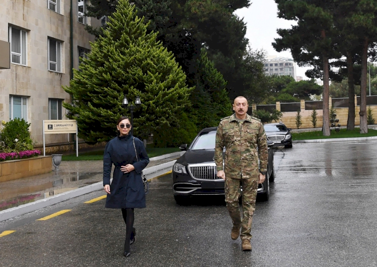 Prezident İlham Əliyev və birinci xanım Mehriban Əliyeva 1 saylı Kliniki Tibbi Mərkəzdə müalicə olunan hərbçilərlə görüşüblər